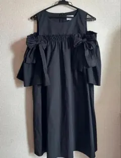 極美品LANVIN ショルダーカット　ワンピースのサムネイル