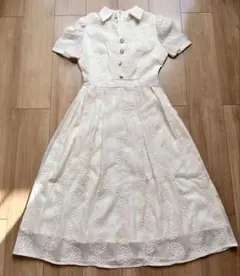 韓国風花柄刺繍 Vネッククリーム色半袖レースロングワンピース