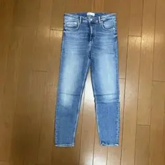 ZARA ライトブルースキニーデニム EUR38