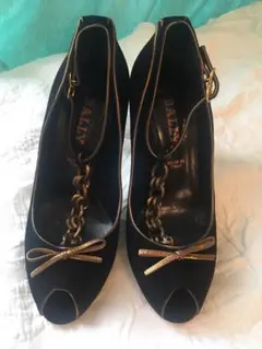 バリー Tストラップパンプス