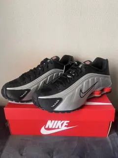 Nike Shox R4 28cm スニーカー シルバー/ブラック/レッド