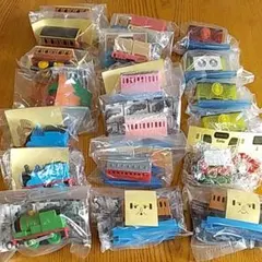 カプセルプラレール　トーマス　パーシー　ベッペ　エスター　貨車　客車などのサムネイル