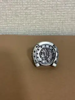 古着屋で購入しました。