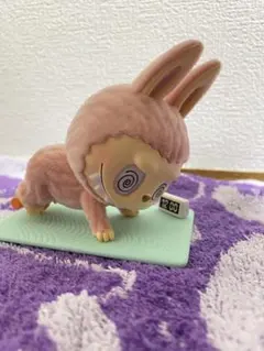 ラブブ Labubu ヨガフィギュア