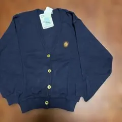 新品　紺Ｖネックカーディガン　エンブレム付き　　１３０