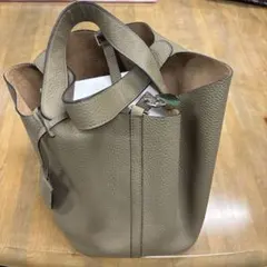 Item thumbnail for item 18946480-4255-429e-95d7-f017fcb2eeaf