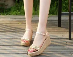 2020夏の厚底のドリルの1つのバックルのサンダル