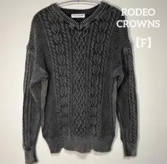 RODEO CROWNS【F】ケーブル編みニット ブランドロゴ入り Vネック