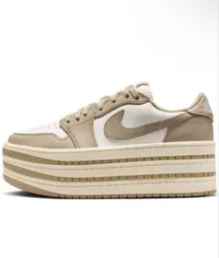Nike ベージュ ホワイト 厚底スニーカー