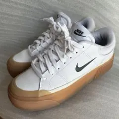 Nikeスニーカー　　コートレガシーリフトFV5526-100