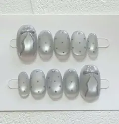 ネイルチップ　マグネット　グレー　リボン　ドット　ぷっくり　ショートオーバル