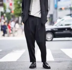 Lui's 梨地 テーパードパンツ　アンクル丈　Sサイズのサムネイル