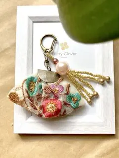 ▼バッグチャーム▼インド刺繍リボン ラトカン≡フラワーガーデン