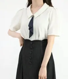 【新品】　an another angelus ラッフルスカーフタイ付きブラウスのサムネイル