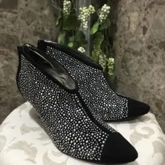 ルブタン☆ではありません　本革スエードにスタッズ　極美品‼️