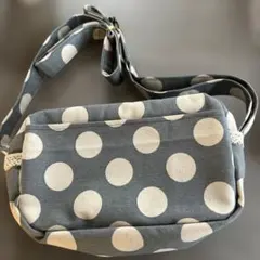 水玉模様のショルダーバッグ