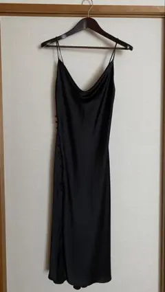 ZARA 黒のキャミワンピース ボタン付き