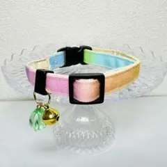【ハンドメイド】ネコ首輪　バックル　鈴付き　レインボー　アクセサリー付きのサムネイル