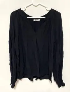 Continuar de NICE CLAUP 黒 Vネック長袖ブラウス