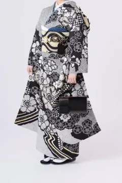 振袖 フルセット　白と黒の花柄　一蔵　オンディーヌ ICHIKURA&Ondine KIMONO 一蔵 オンディーヌ 振袖フルセット 振袖