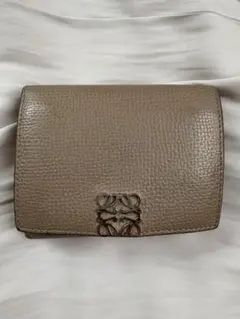 最終お値下げとなります。 LOEWE ベージュ 三つ折り財布 ⭐️最終値下げ⭐️【LOEWE】ベージュ 三つ折り財布