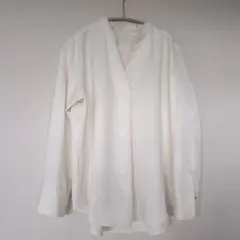 ナノ・ユニバース　ホワイト Vネック 長袖シャツ ブラウス　ホワイト Vネック