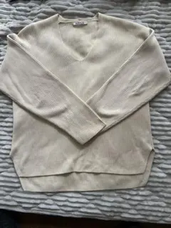 AURALEE Vネックリブセーター クリーム