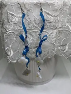 ハンドメイド 青色リボン ピアス