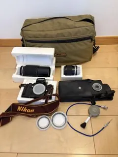 Nikon100周年記念カメラモデルバッジ - メルカリ