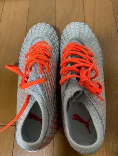 PUMA サッカーシューズ スパイク グレー/オレンジ　23.5cm
