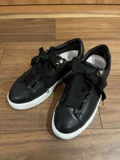 +diana プラスダイアナ　超軽量リボンスニーカー 黒　22.0cm