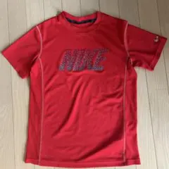 NIKE 赤色 Tシャツ ロゴ入り