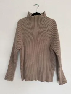 ベージュ リブ編み ハイネック セーター