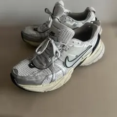 NIKE V2 run シルバー