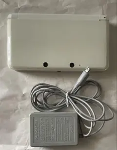 ニンテンドー3DS ホワイト 本体 充電器付き