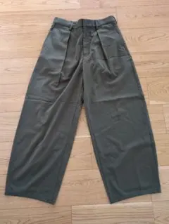 GU ジーユー バレルレッグスラックス Sサイズ カーキ 完売品