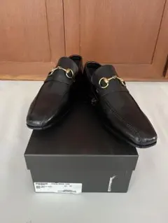 ★新品未使用品　GUCCI 黒いレザー ローファー ゴールドバックル 40E