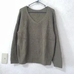 GU オリーブ カーキ Vネック ニット 長袖