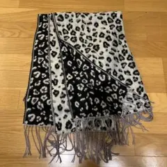 ヒョウ柄ストール 黒と白 フリンジ付き180cm×60cm