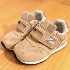 ニューバランス 13cm ベージュ ファーストシューズ