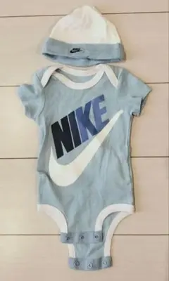 NIKE 青いロンパースと帽子セット