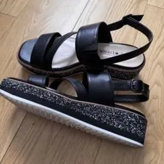 Diana ブラックサンダル ストラップ付き