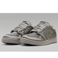 【美品】emmi（エミ） NIKE WMNS AIR JORDAN 1 LOWのサムネイル