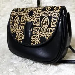 【新品】印傳屋 INDEN-YA 2way ショルダーバッグ 鹿革 撥水加工 黒 印傳屋 印伝 ショルダー バッグ ブラック 黒地 黒漆 白漆 鹿革 4