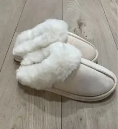 ふわふわ　ファースリッパ モコモコ ルームシューズ クリーム　暖かい 冬用