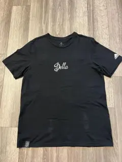 アディダスの黒Tシャツ（バックプリント）