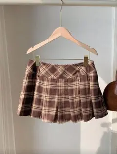 茶色とベージュのチェック柄ミニスカート