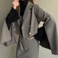 新品　JUNOAH グレー クロップドジャケット M ショート丈