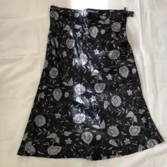 ベネトンSISLEY 光沢のあるスカート