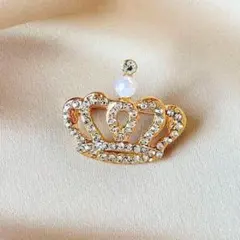 新品❣️クラウンブローチ　王冠　パール　ゴールド　入学式　パーティー【匿名配送】